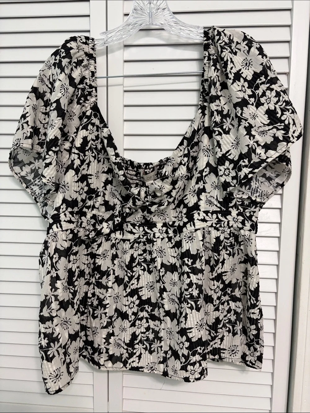 Loft Black & White Floral Scoop Neck Women's Top